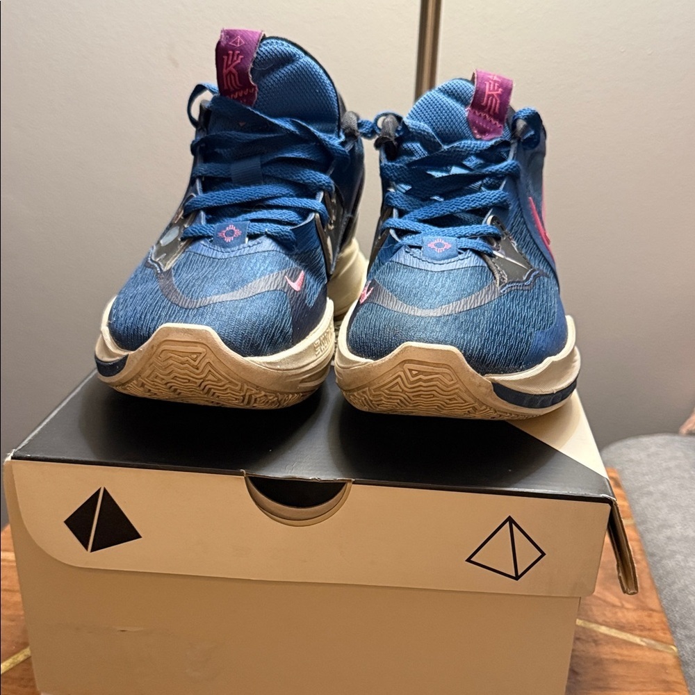 Nike Kyrie low 5 Marina Blue Basketball - Picture 1 of 6